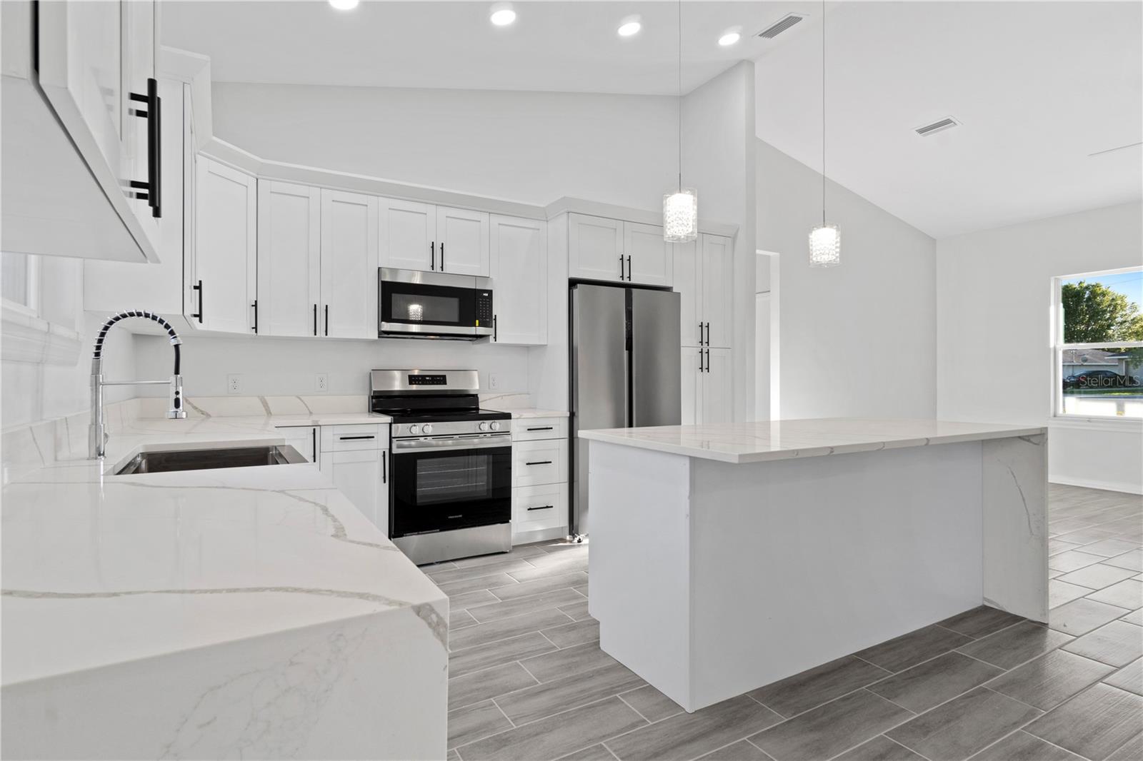 SILVER SPGS SHORES UN #25 - Residential