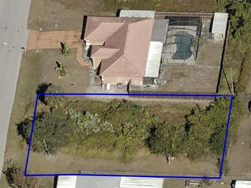 Explore the ideal location in rapidly growing Palm Bay! This lot
delivers unmatched convenience, located just minutes from schools,
shopping, and daily essentials. Whether you're an investor looking to
expand your portfolio or a private buyer ready to build your dream home,
this prime parcel offers incredible value in a desirable neighborhood.
Opportunities like this don't last, secure your future in one of Palm
Bay's most promising areas!