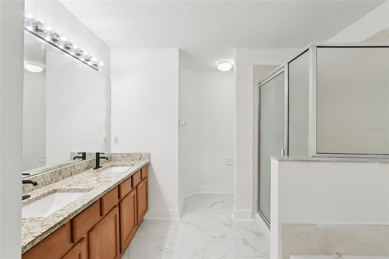 RIVER WALK - Residential Lease