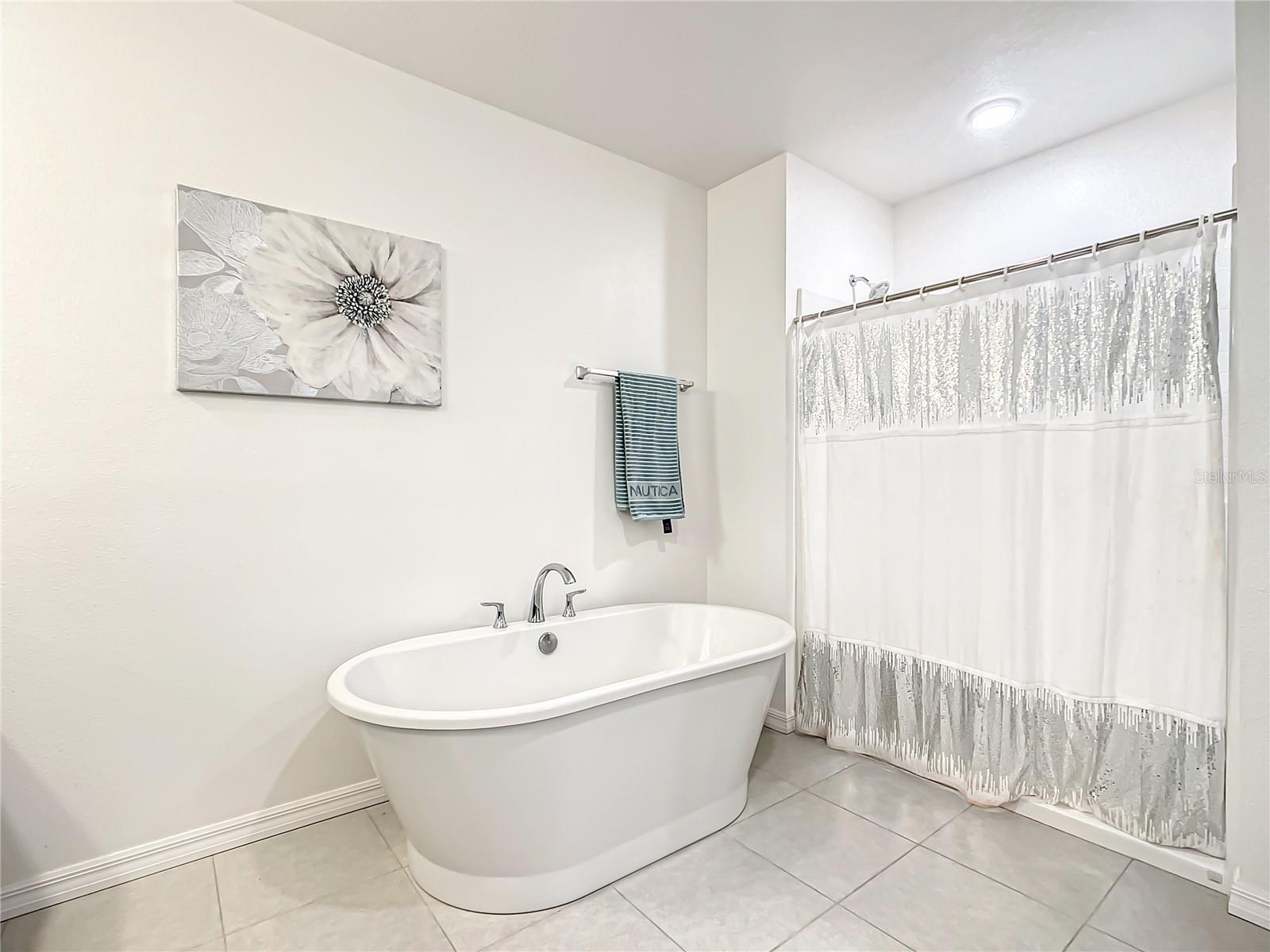 ROYAL HIGHLANDS - Residential