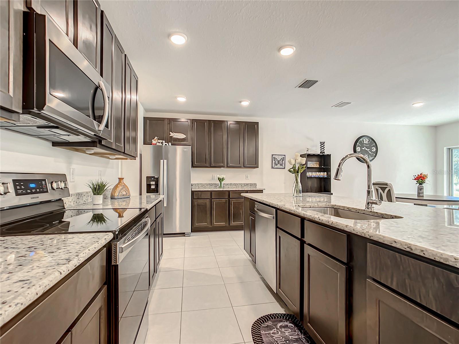 ROYAL HIGHLANDS - Residential