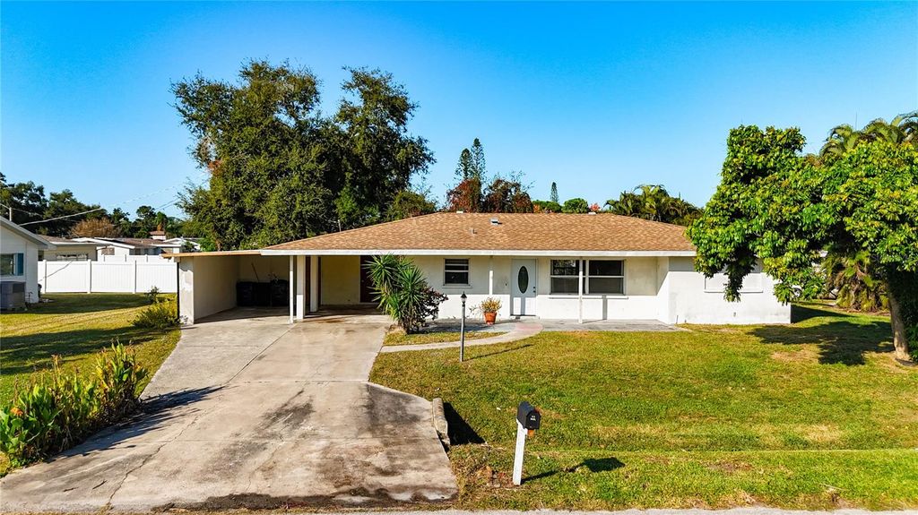 Photo of 6010 Nutmeg Avenue, Sarasota, FL 34231 (MLS # A4672372)