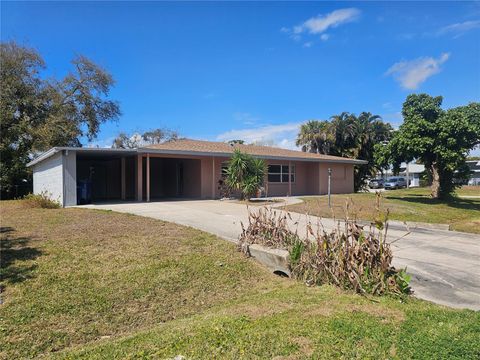 Photo of 6010 Nutmeg Avenue, Sarasota, FL 34231 (MLS # A4672372)