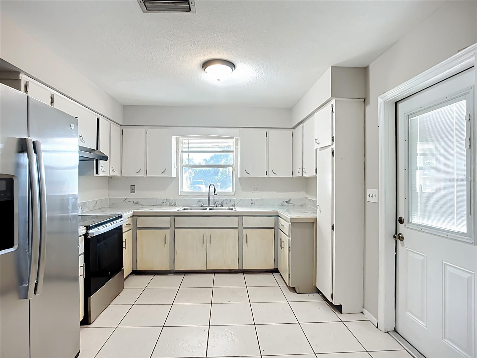 GOLDEN ACRES 2ND ADD - Residential