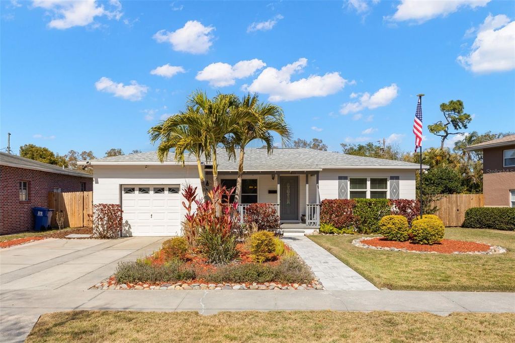 Photo of 811 40th Avenue N, St Petersburg, FL 33703 (MLS # TB8478865)