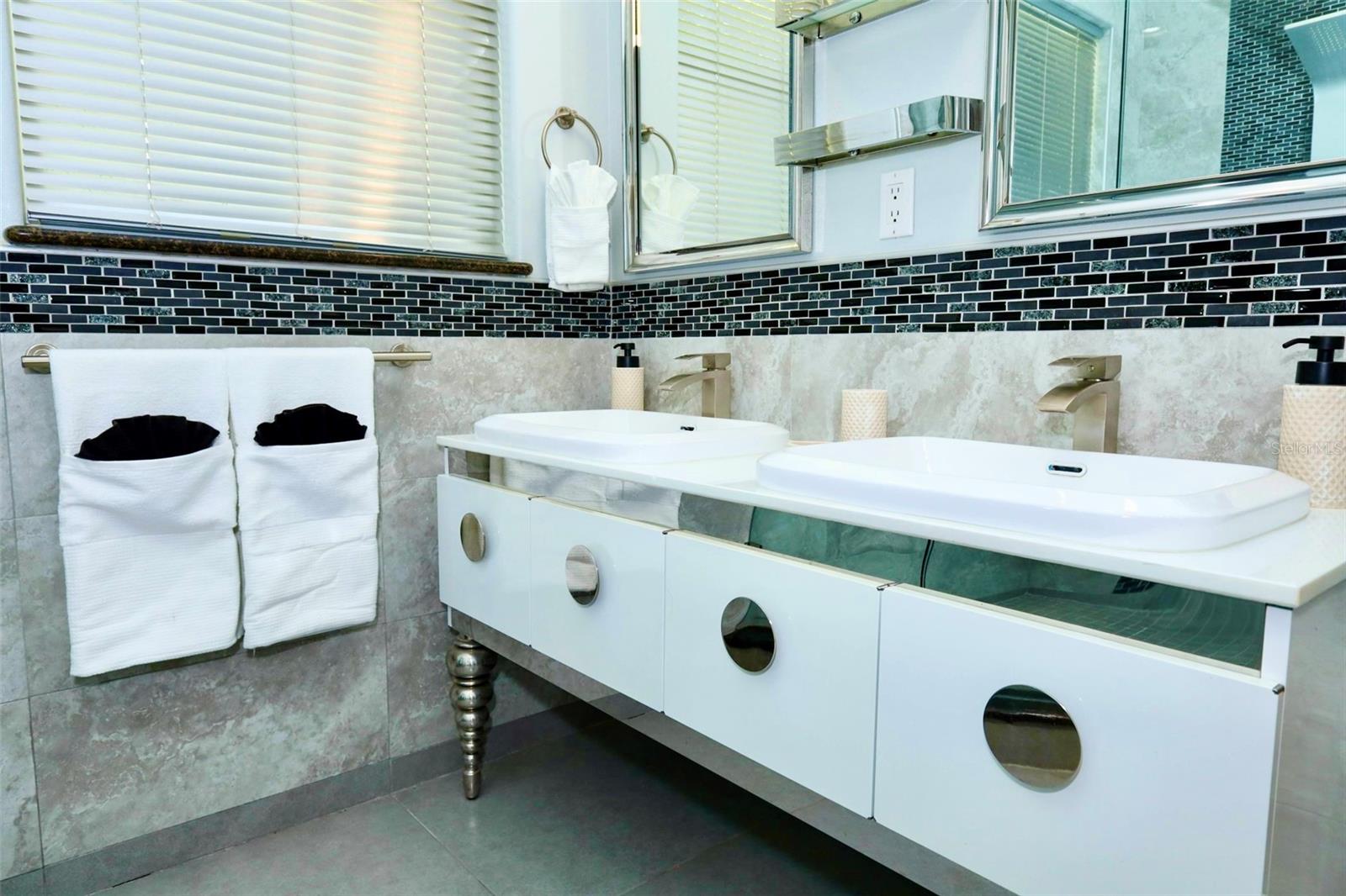VIZCAYA HEIGHTS CONDO OR 6575 1315 - Residential