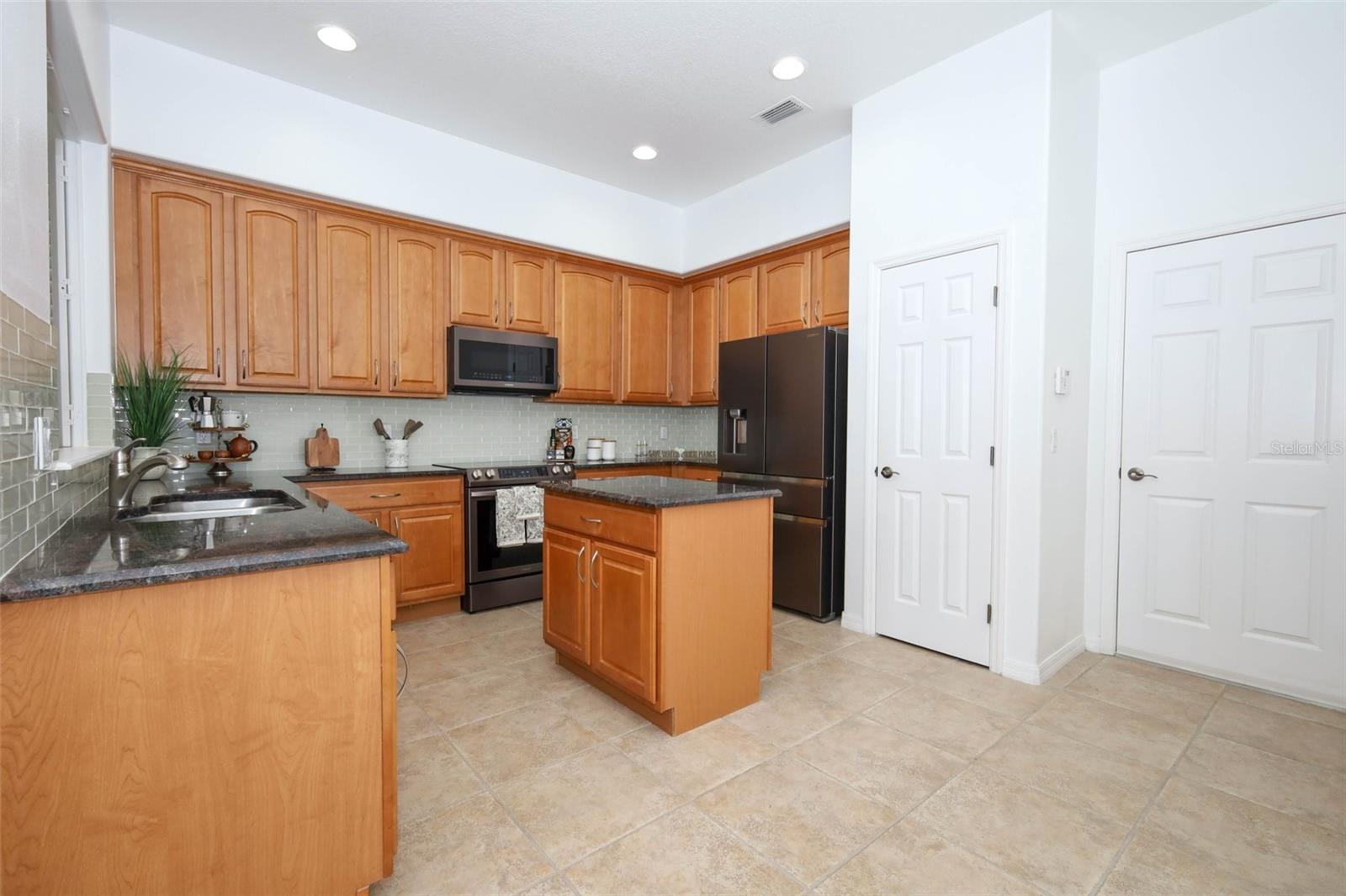 VIZCAYA HEIGHTS CONDO OR 6575 1315 - Residential