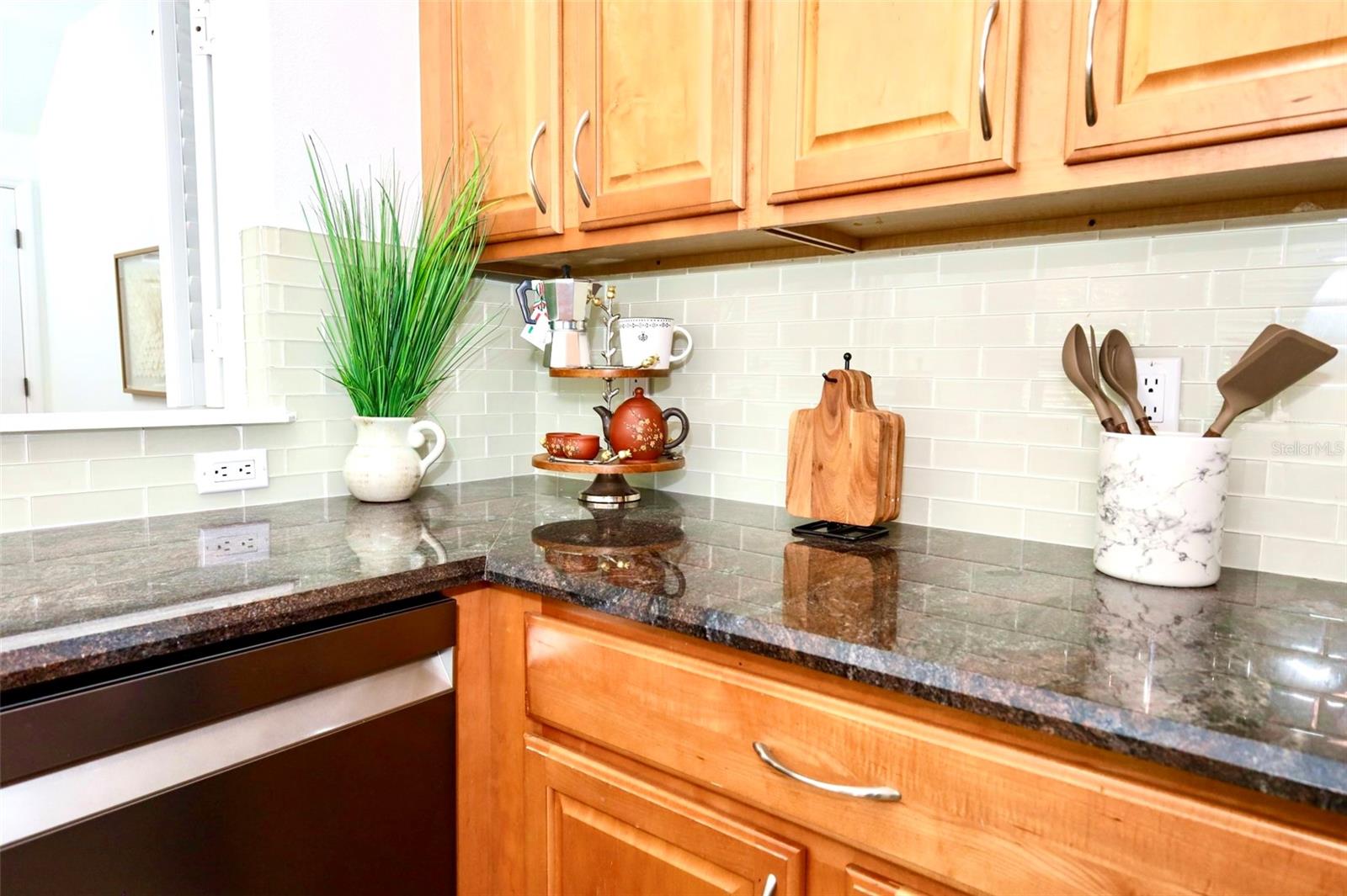 VIZCAYA HEIGHTS CONDO OR 6575 1315 - Residential