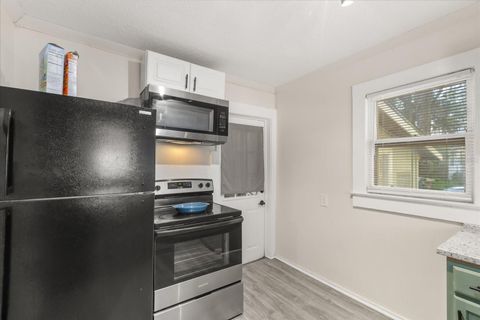 Tiny photo for 829 NE 3rd Street, Ocala, FL 34470 (MLS # O6406552)