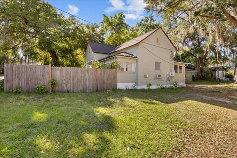 Tiny photo for 829 NE 3rd Street, Ocala, FL 34470 (MLS # O6406552)