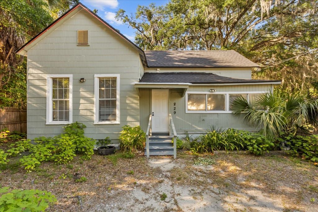 Photo of 829 NE 3rd Street, Ocala, FL 34470 (MLS # O6406552)