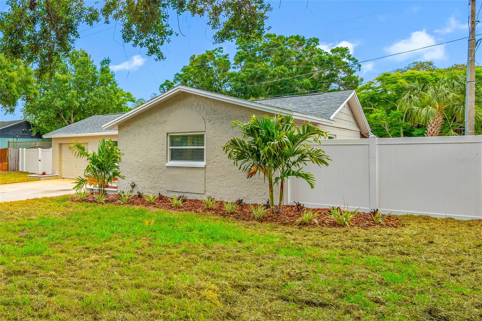 1549 HUNTINGTON LANE