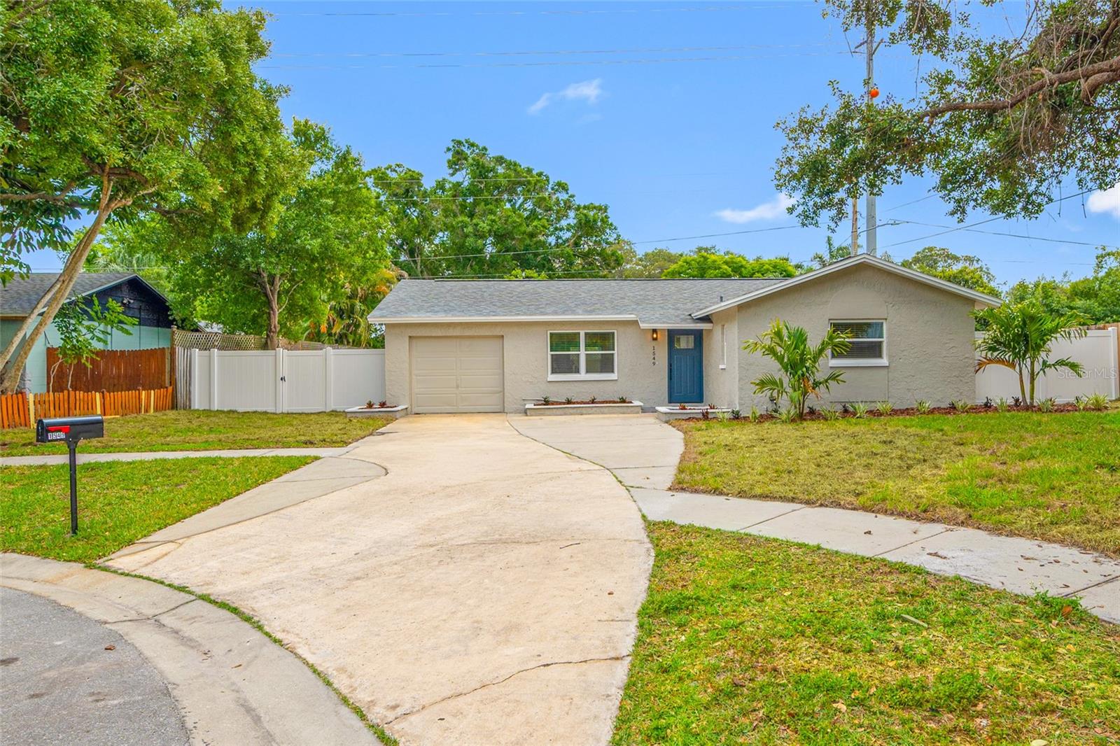 1549 HUNTINGTON LANE