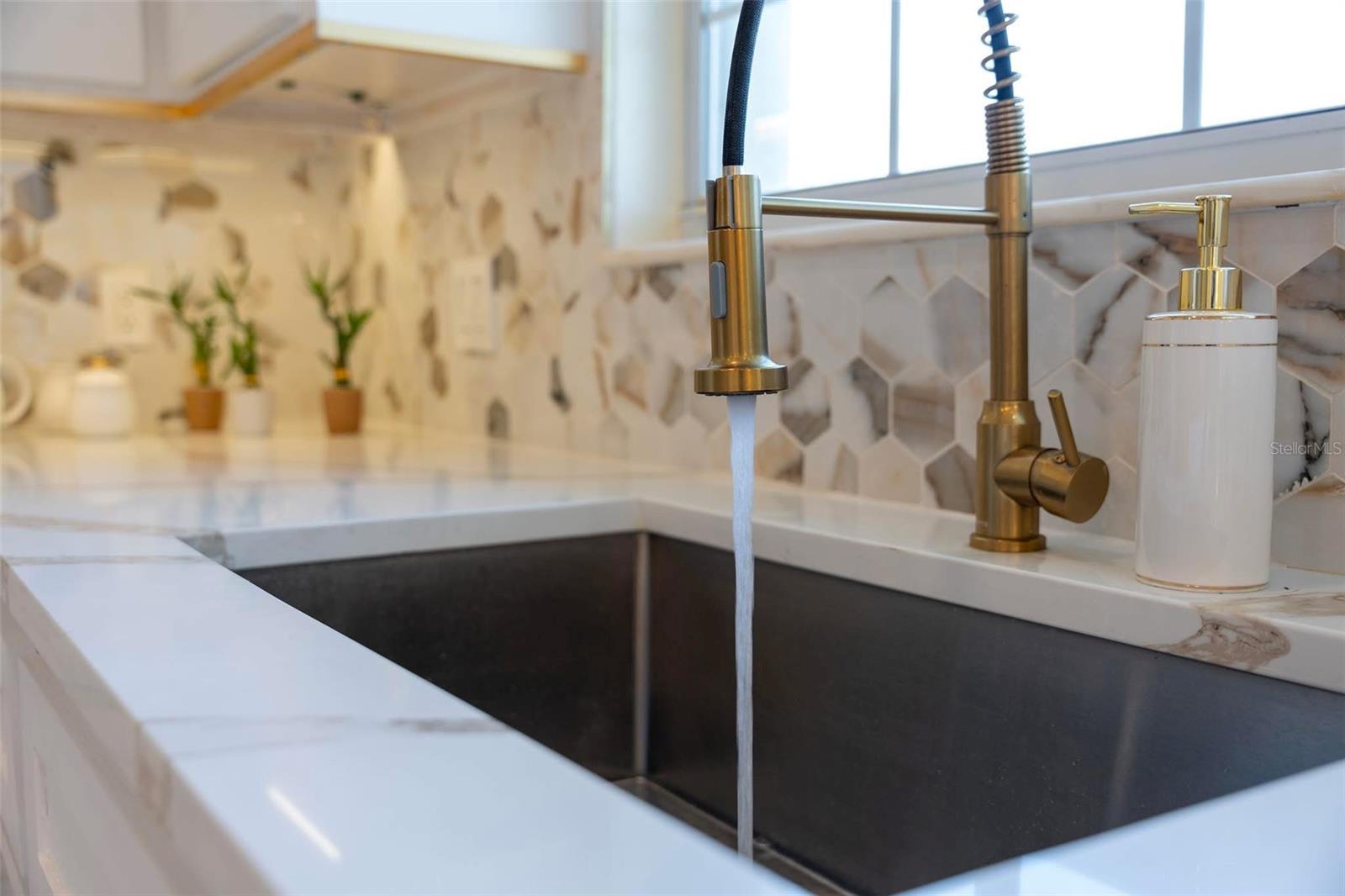 ALAMO ESTATES UNIT TWO - Residential Lease