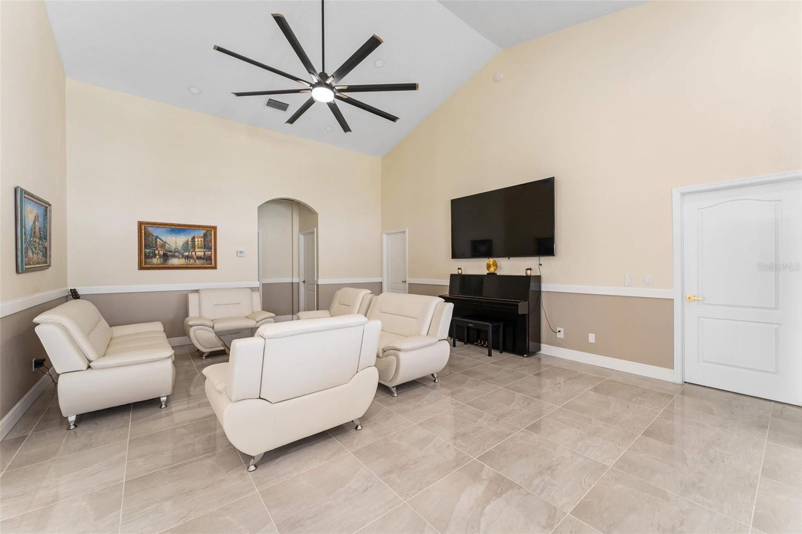 ALAMO ESTATES UNIT TWO - Residential Lease