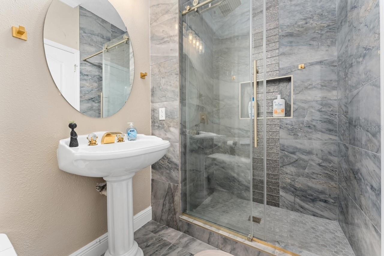 ALAMO ESTATES UNIT TWO - Residential Lease