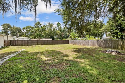 A home in WINTER HAVEN