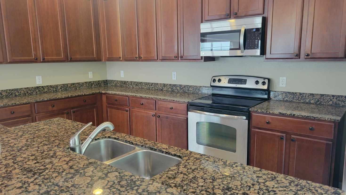 BECKETT WAY TWNHMS - Residential