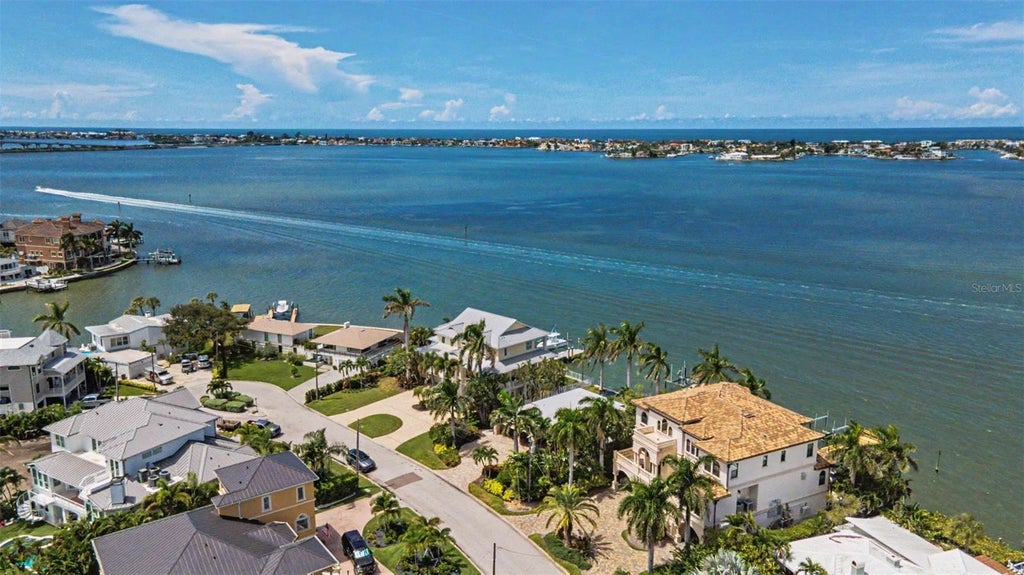 Photo of 52 N Pine Circle, Belleair, FL 33756 (MLS # TB8545858)