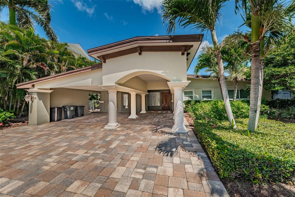 Photo of 52 N Pine Circle, Belleair, FL 33756 (MLS # TB8545858)