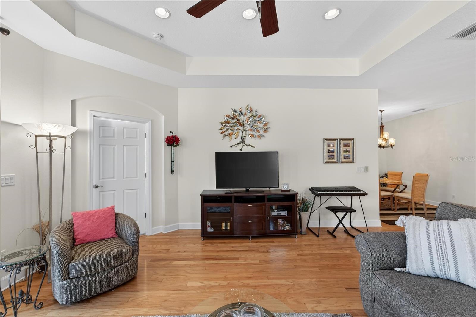 OAKLEY GREEN CONDO - Residential