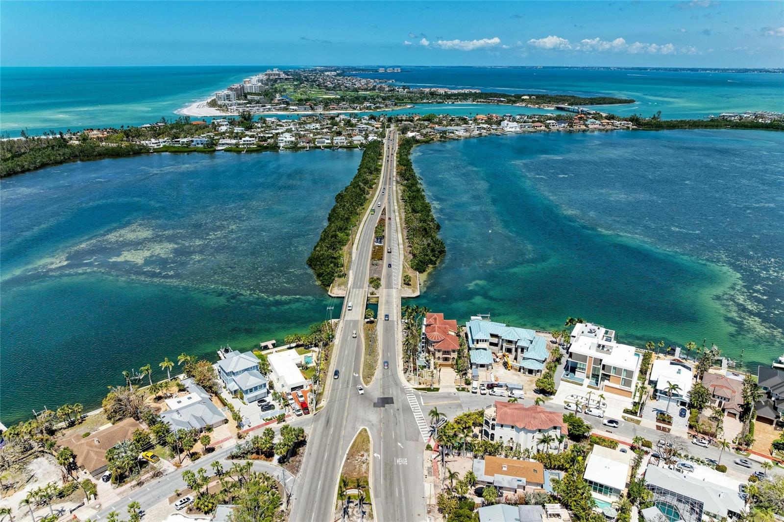 GLEN OAKS COUNTRY CLUB ESTATES - Residential