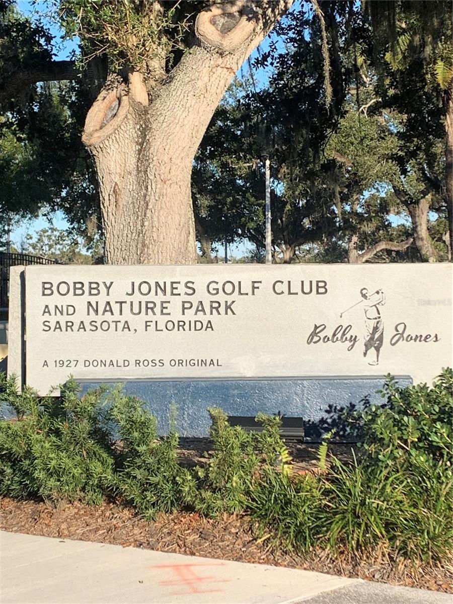 GLEN OAKS COUNTRY CLUB ESTATES - Residential