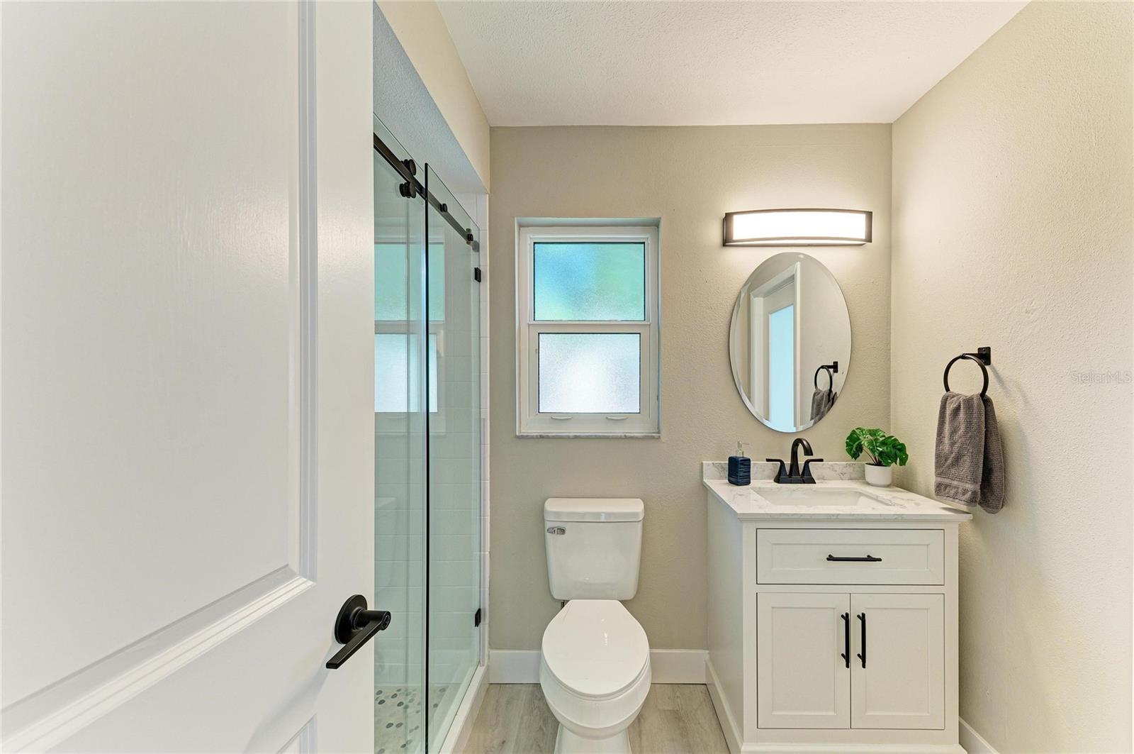 GLEN OAKS COUNTRY CLUB ESTATES - Residential