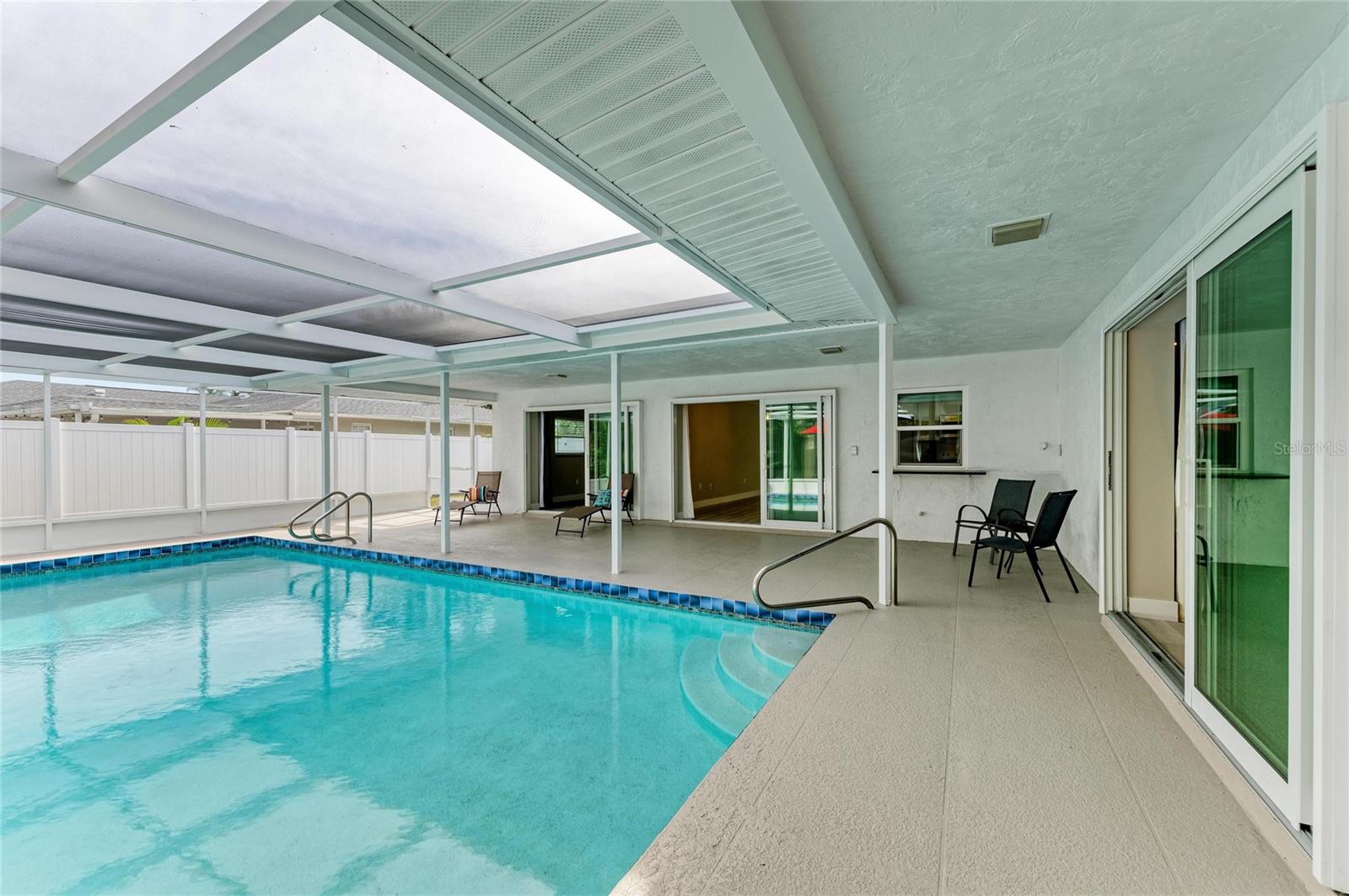 GLEN OAKS COUNTRY CLUB ESTATES - Residential