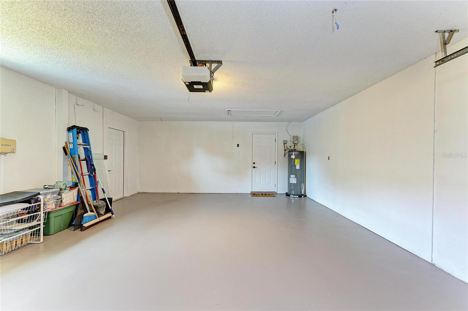 GLEN OAKS COUNTRY CLUB ESTATES - Residential