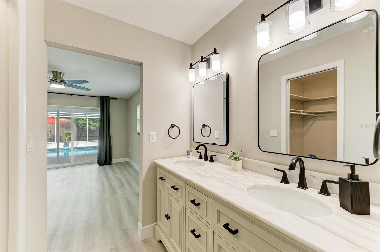 GLEN OAKS COUNTRY CLUB ESTATES - Residential