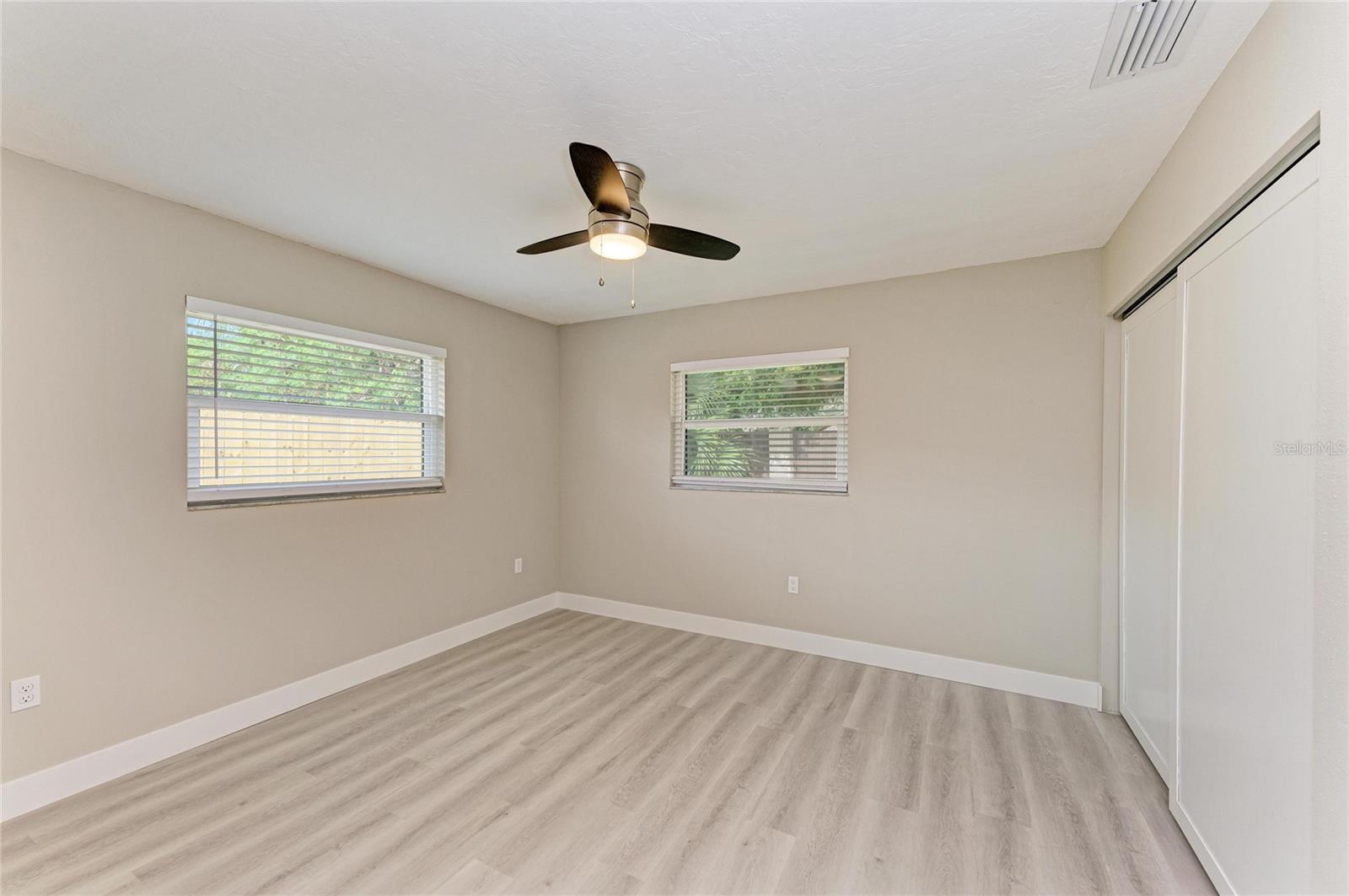 GLEN OAKS COUNTRY CLUB ESTATES - Residential