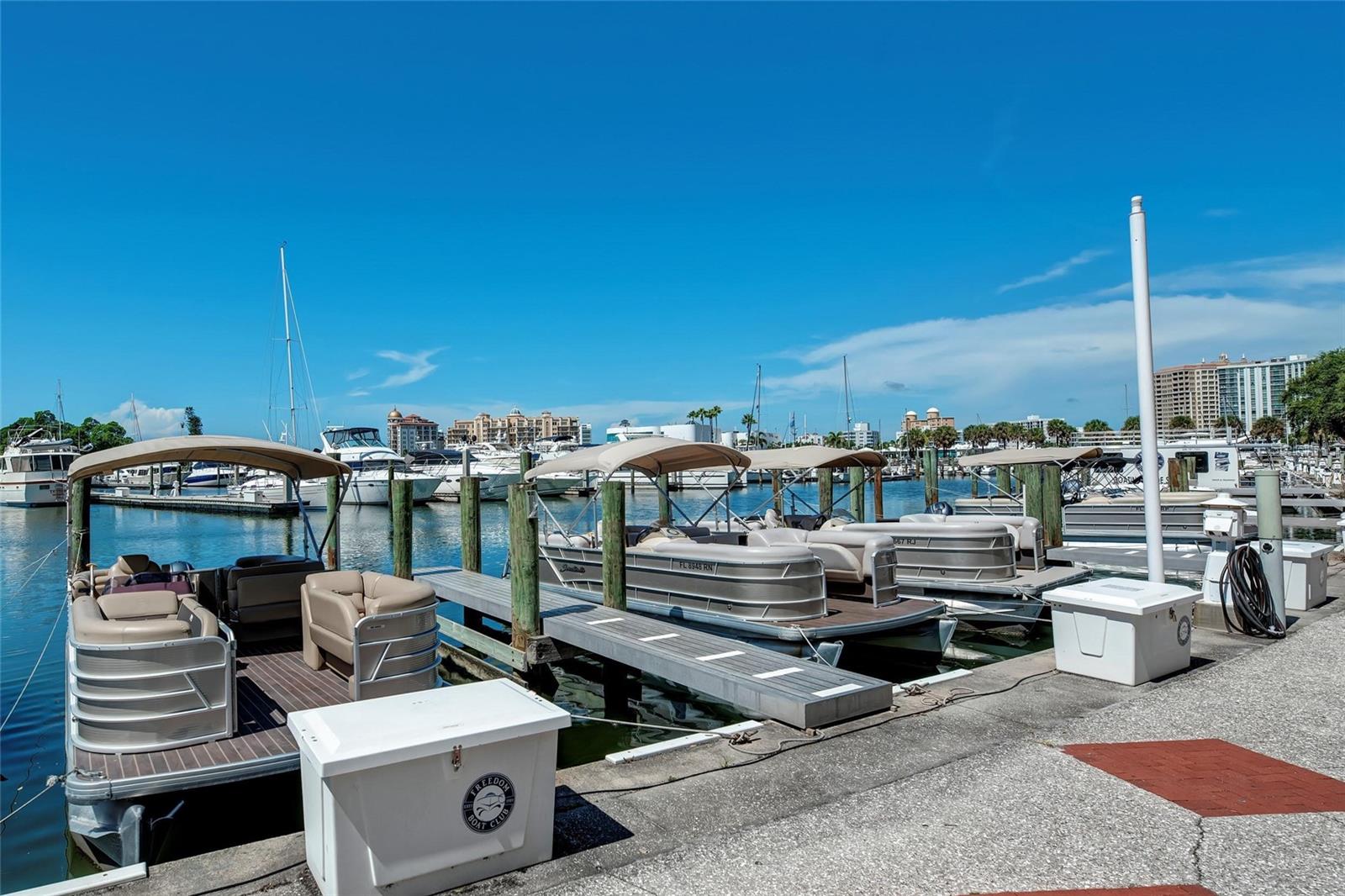 GLEN OAKS COUNTRY CLUB ESTATES - Residential