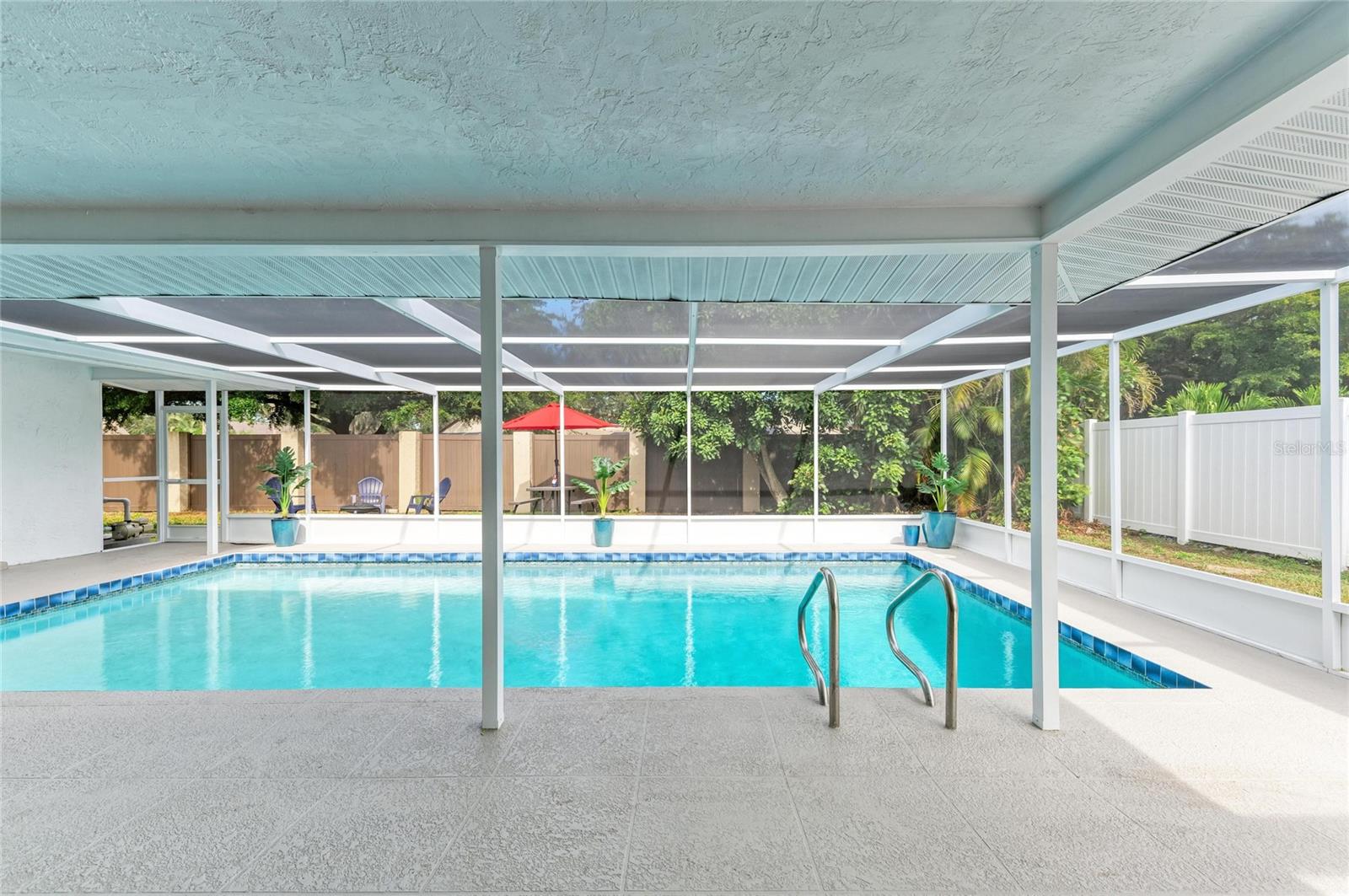 GLEN OAKS COUNTRY CLUB ESTATES - Residential