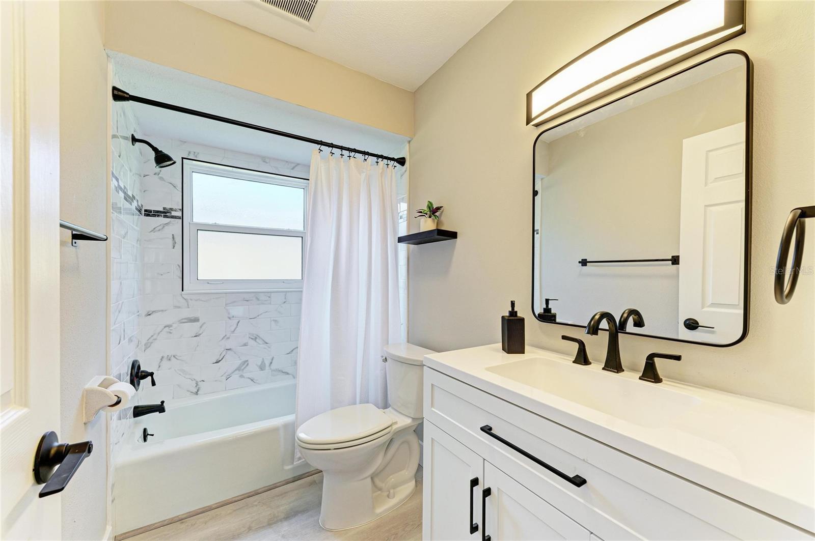 GLEN OAKS COUNTRY CLUB ESTATES - Residential