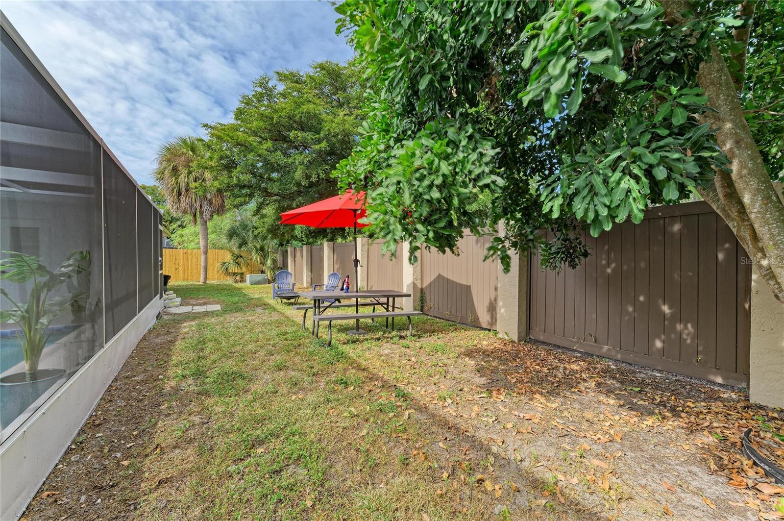 GLEN OAKS COUNTRY CLUB ESTATES - Residential