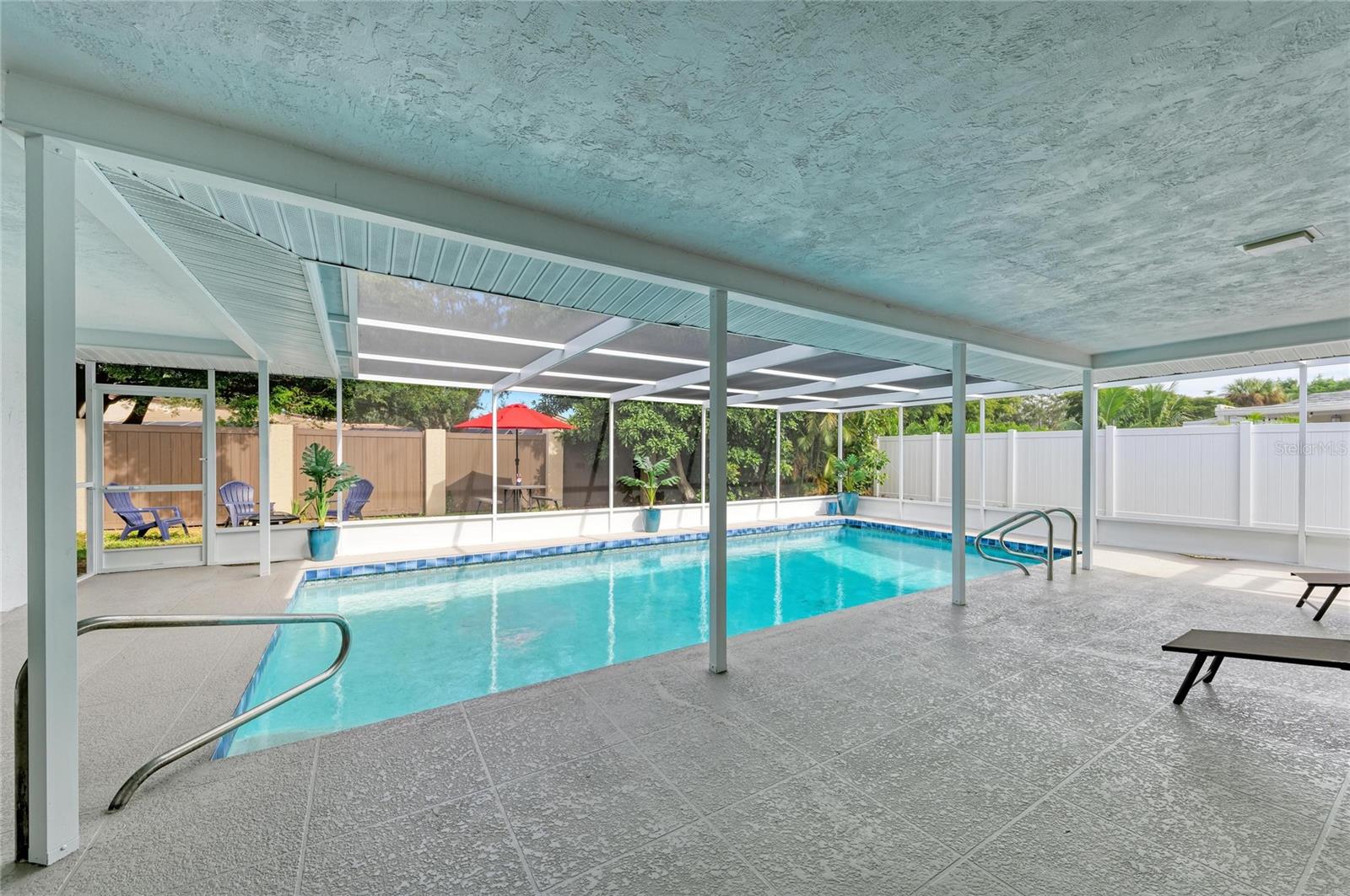 GLEN OAKS COUNTRY CLUB ESTATES - Residential