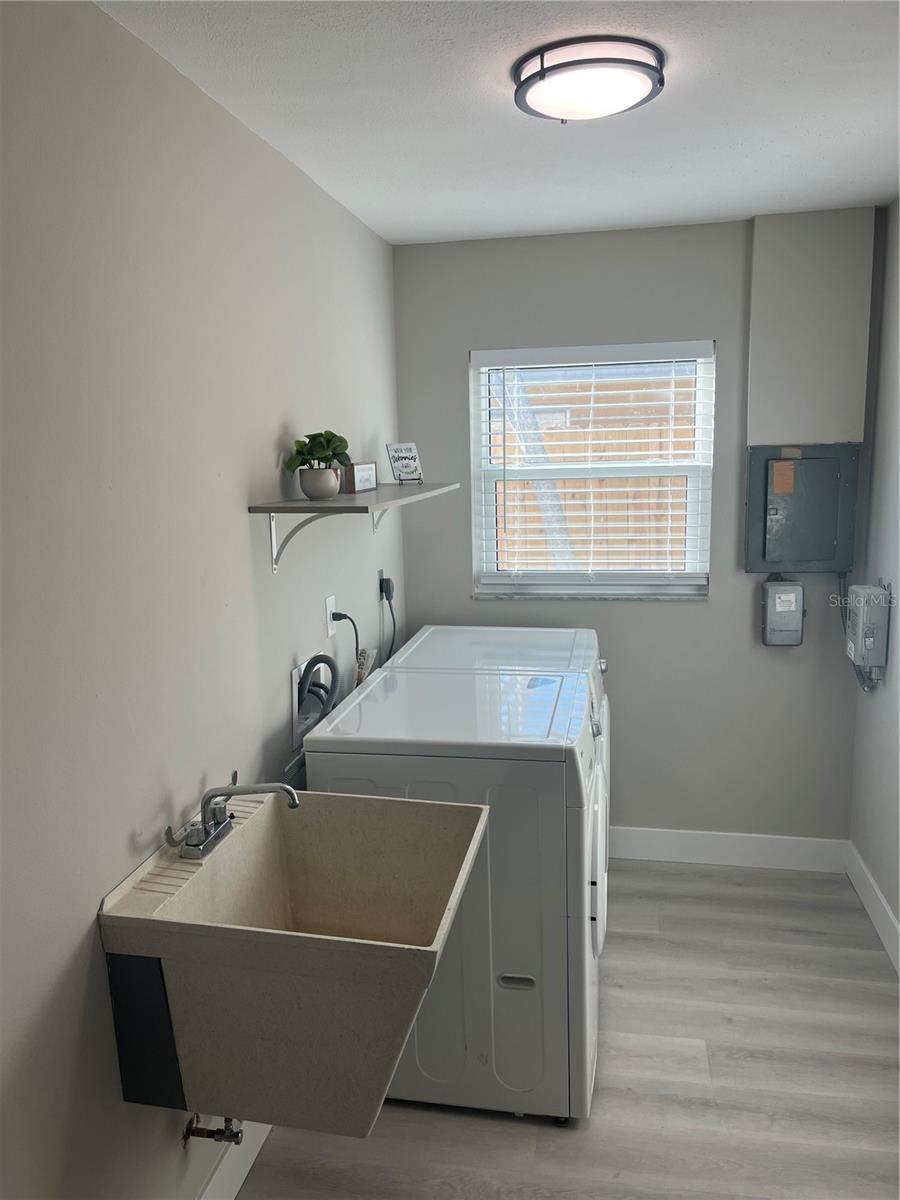 GLEN OAKS COUNTRY CLUB ESTATES - Residential