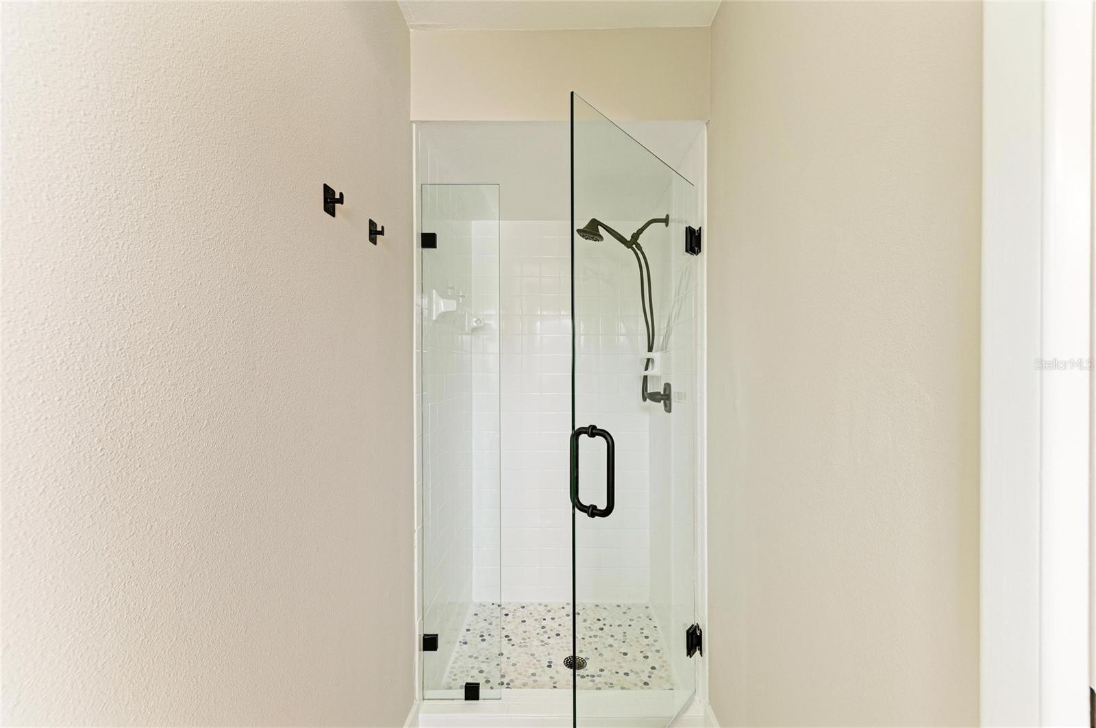 GLEN OAKS COUNTRY CLUB ESTATES - Residential