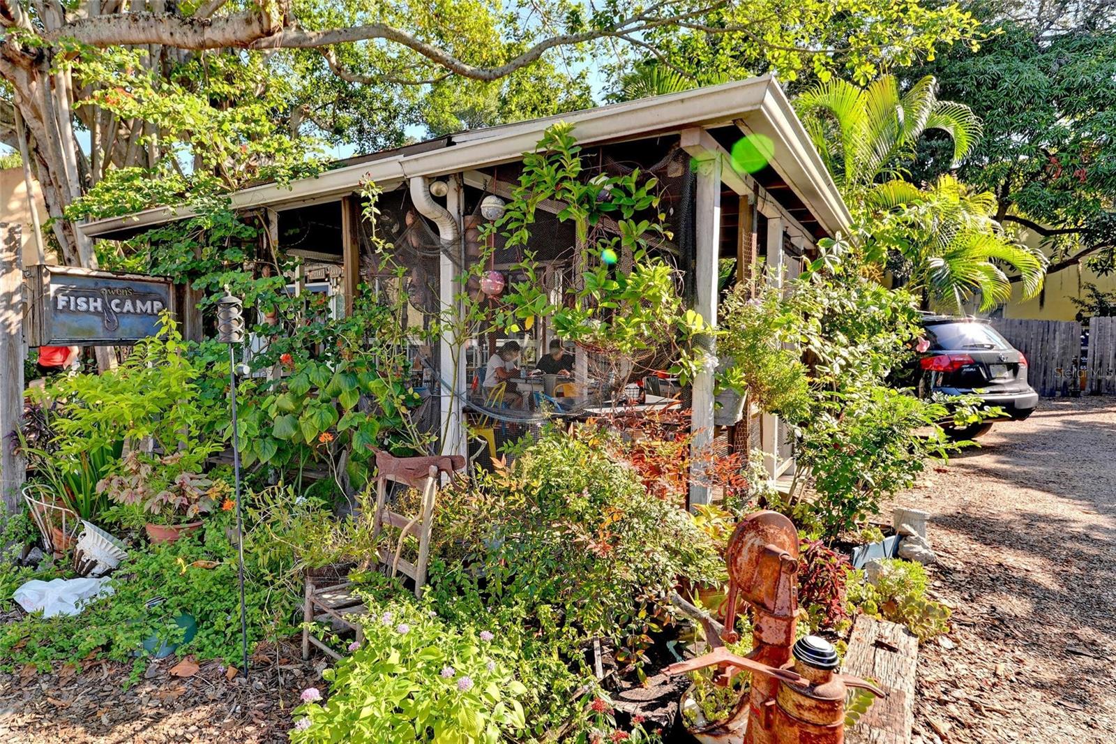 GLEN OAKS COUNTRY CLUB ESTATES - Residential