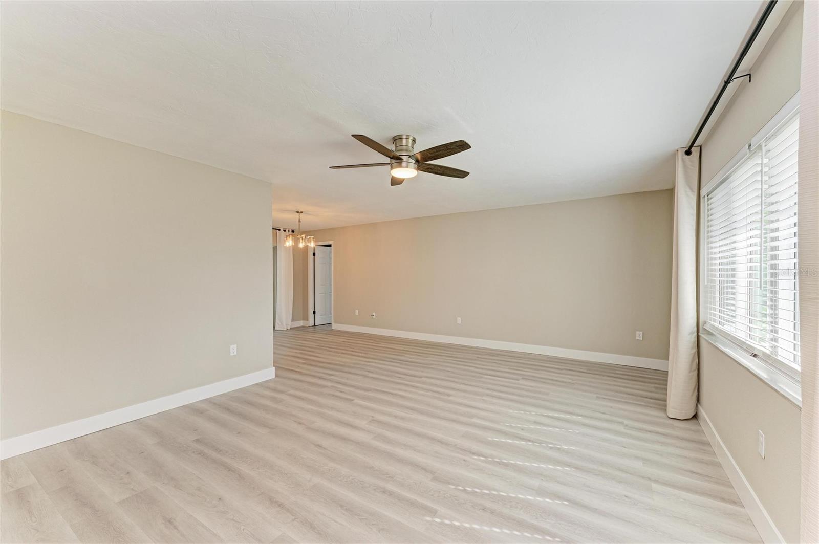 GLEN OAKS COUNTRY CLUB ESTATES - Residential