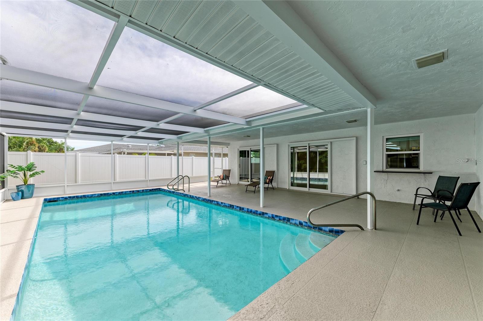 GLEN OAKS COUNTRY CLUB ESTATES - Residential