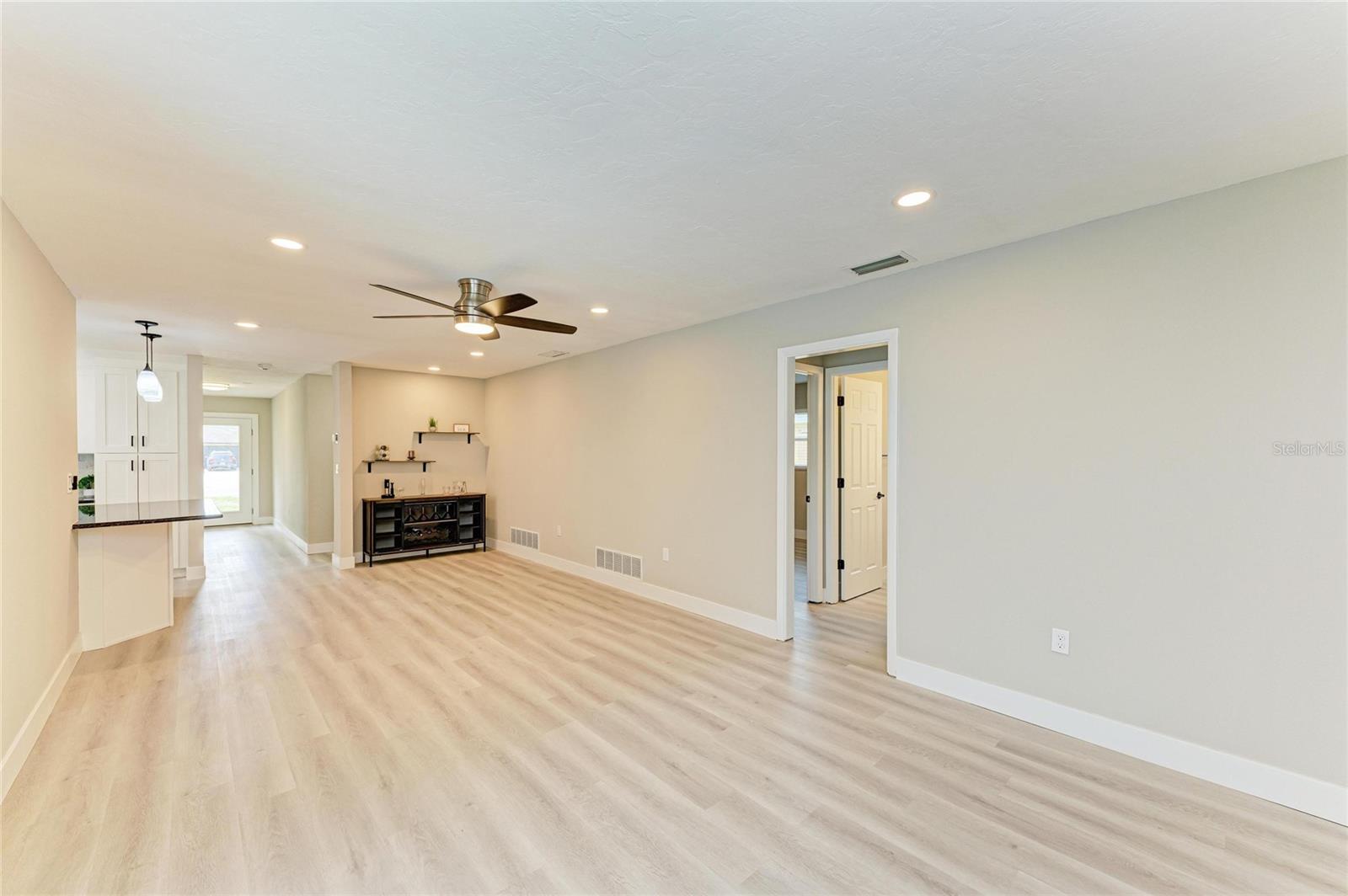 GLEN OAKS COUNTRY CLUB ESTATES - Residential