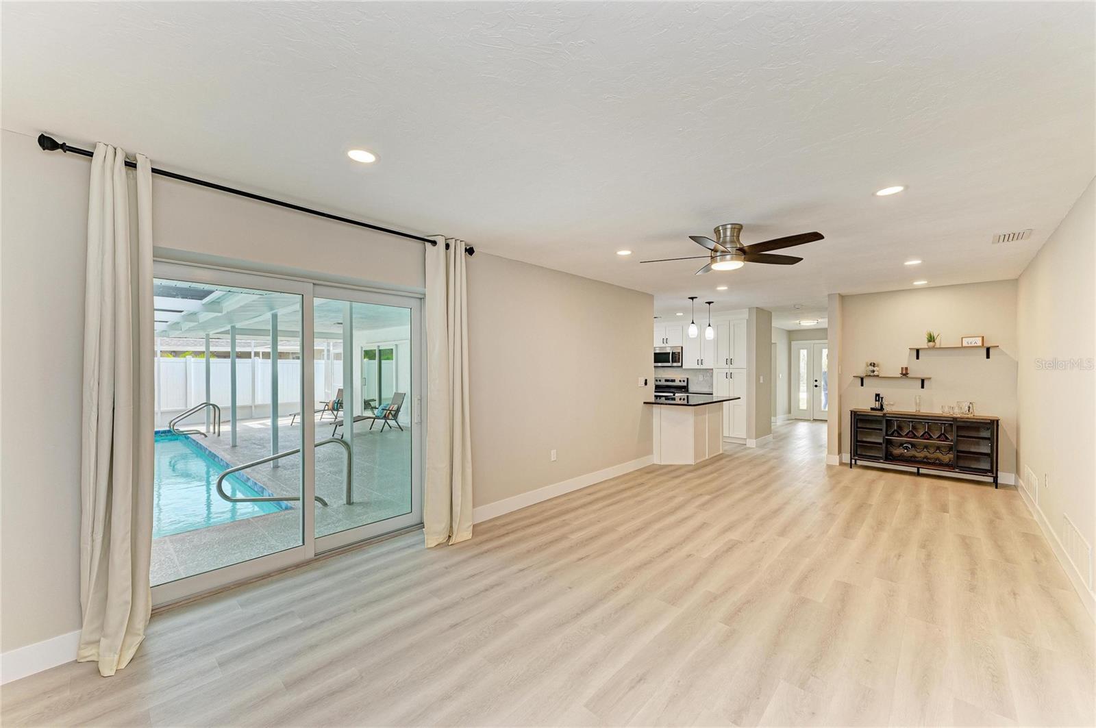 GLEN OAKS COUNTRY CLUB ESTATES - Residential