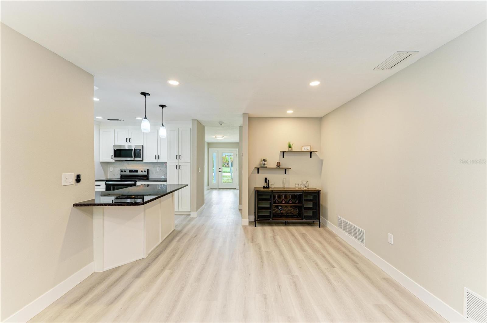 GLEN OAKS COUNTRY CLUB ESTATES - Residential