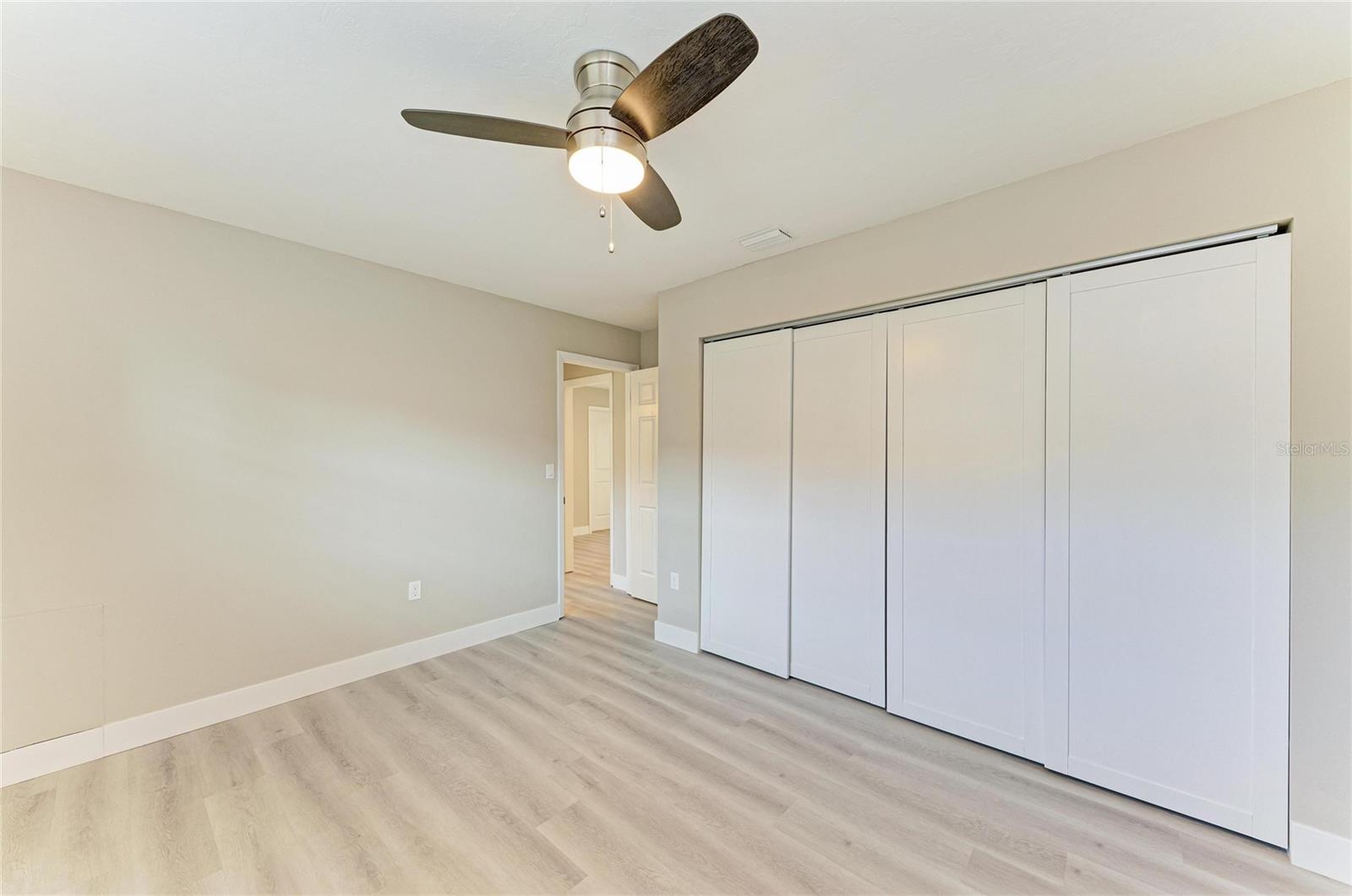 GLEN OAKS COUNTRY CLUB ESTATES - Residential