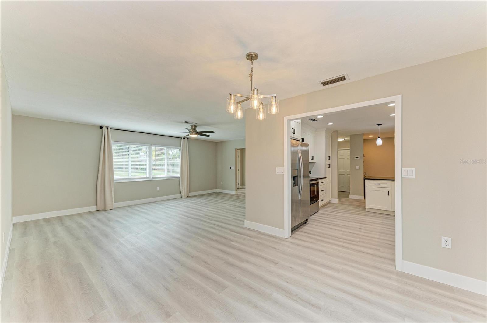 GLEN OAKS COUNTRY CLUB ESTATES - Residential