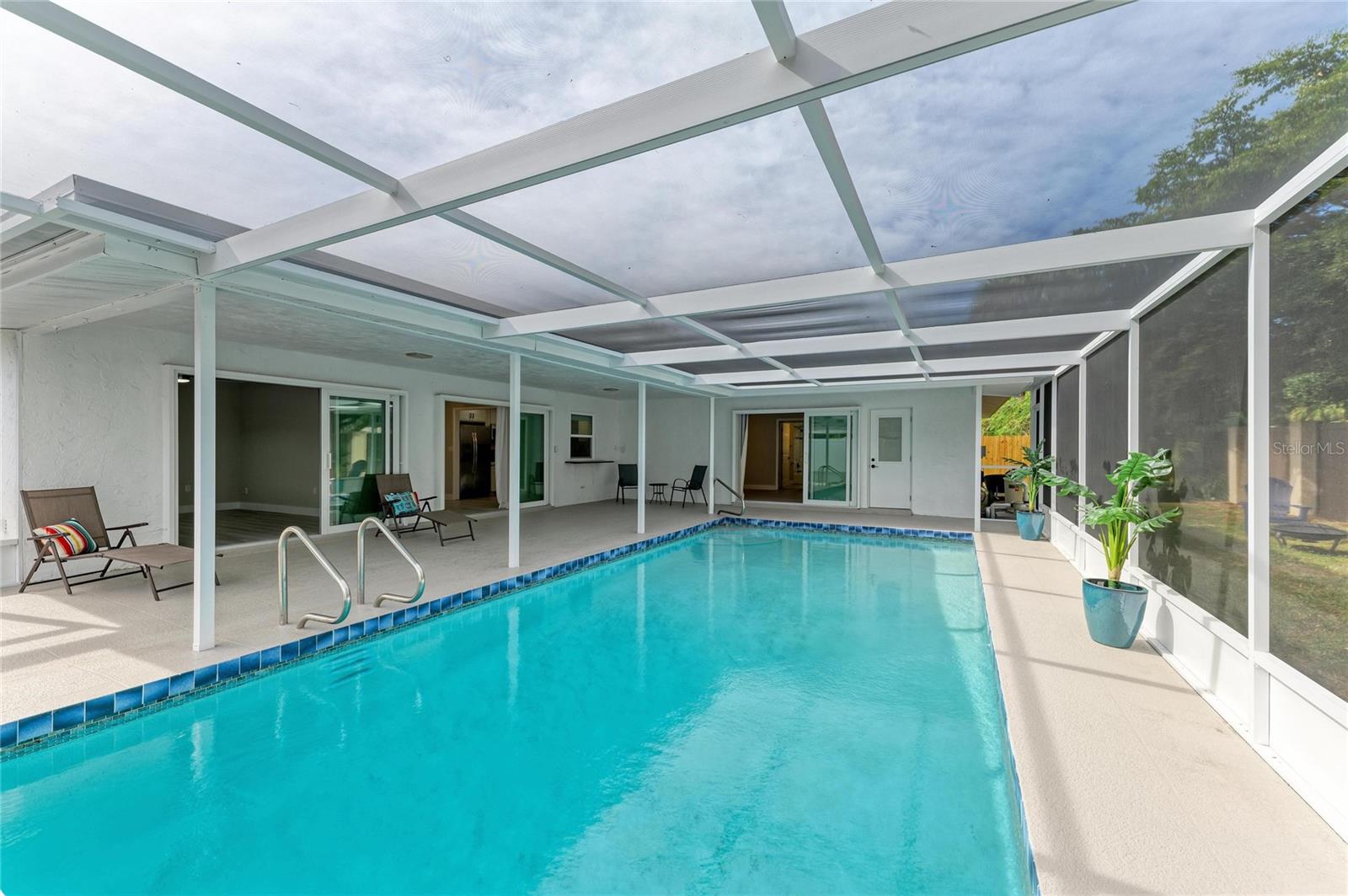 GLEN OAKS COUNTRY CLUB ESTATES - Residential