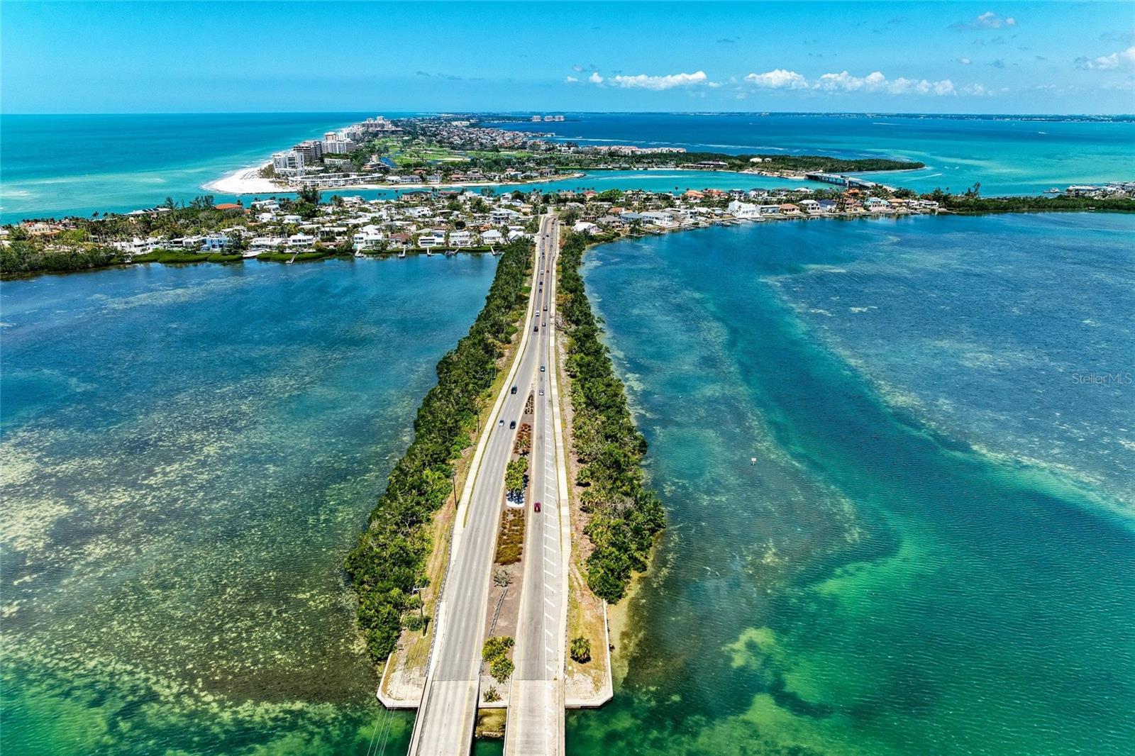 GLEN OAKS COUNTRY CLUB ESTATES - Residential