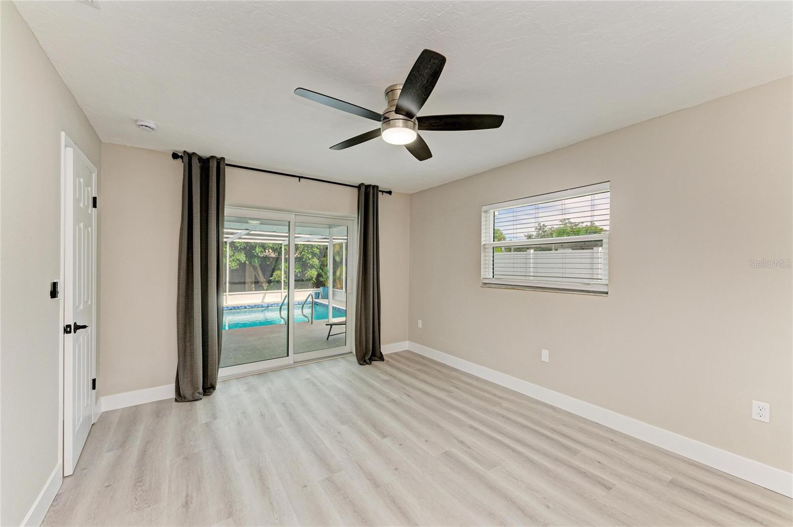 GLEN OAKS COUNTRY CLUB ESTATES - Residential